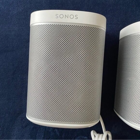 2-Sonos Play:1 - Compact Wireless Smart Speaker - Picture 6 of 8